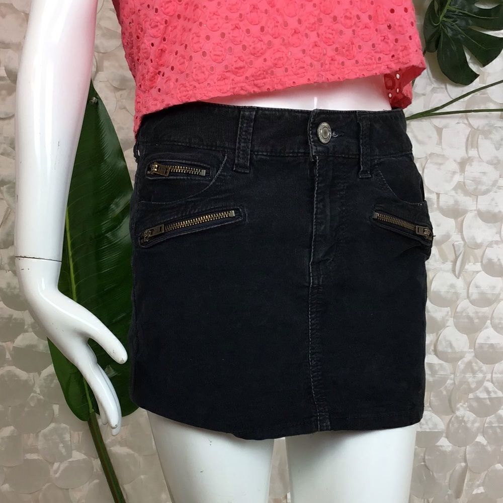 American Eagle  Black/Slate Corduroy Skirt Size 00
